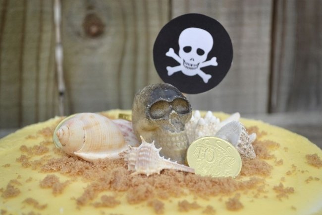 pirate_birthday_party_dessert_table_239034094