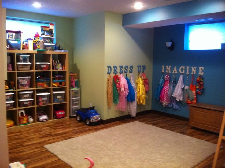 organizar fantasias das crianças - Just Real Moms