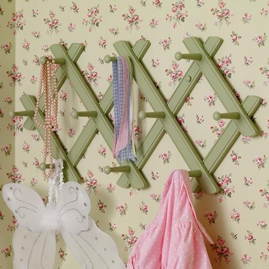 organizar fantasias das crianças - Just Real Moms