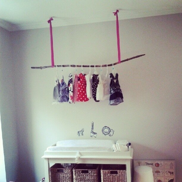 organizar fantasias das crianças - Just Real Moms