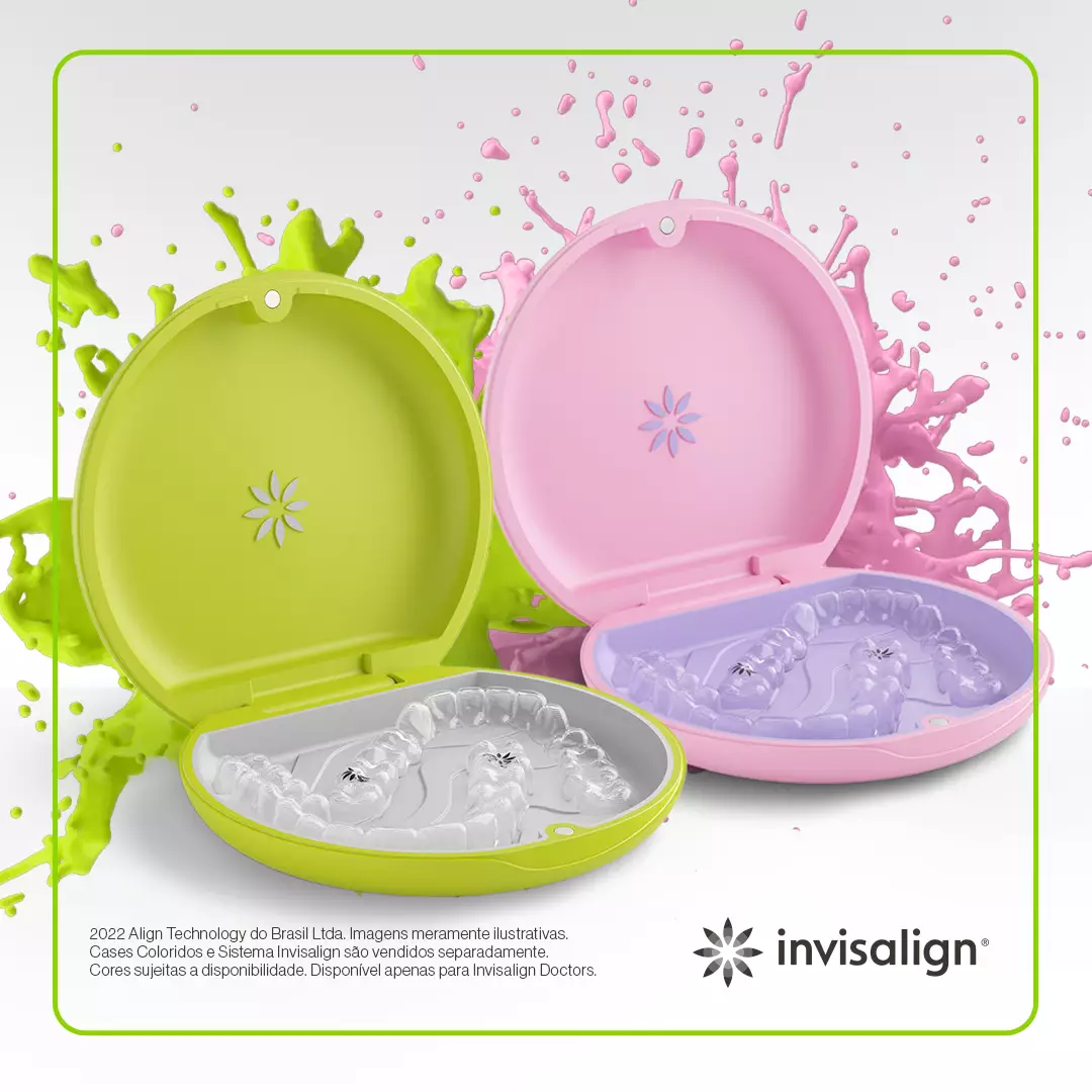 Duas caixas com aparelhos Invisalign - Just Real Moms